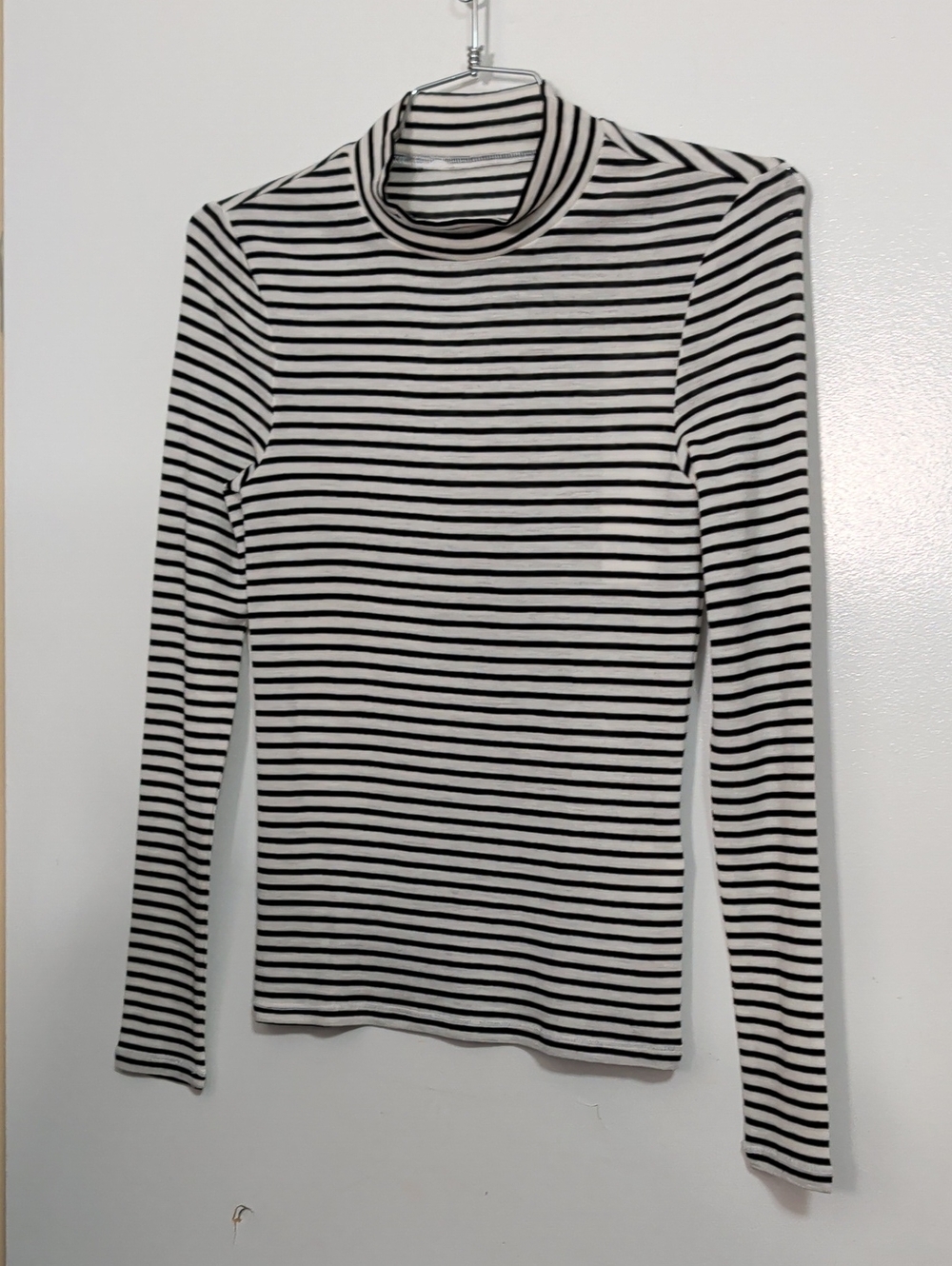 Goelia Women's Merino Wool Striped Black and White Turtleneck Long-Sleeve Top
